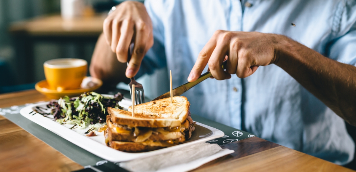 Tracking nutrition while eating out